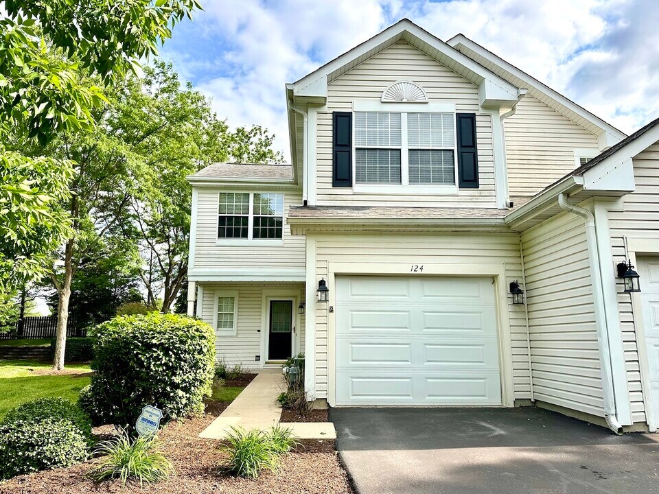 124 Harvest Gate Rd in Lake In The Hills, IL - Building Photo