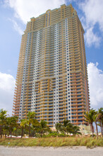 17875 Collins Ave, Unit 702 in Sunny Isles Beach, FL - Building Photo - Building Photo