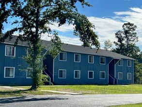 Pinecrest Village in Rockingham, NC - Building Photo - Building Photo