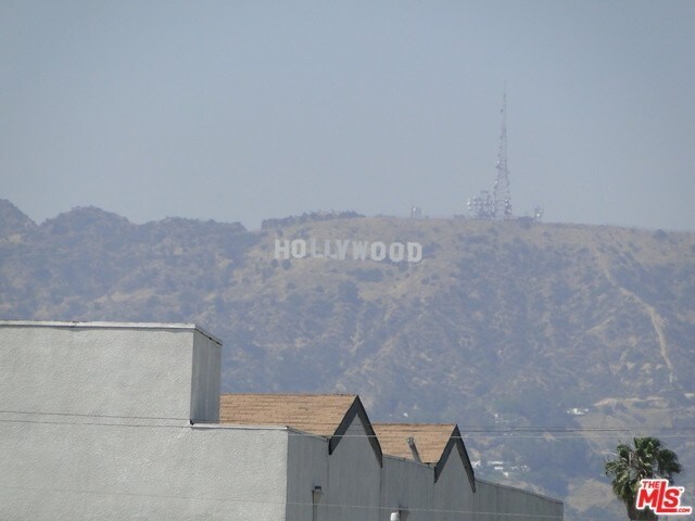 222 N Manhattan Pl in Los Angeles, CA - Building Photo