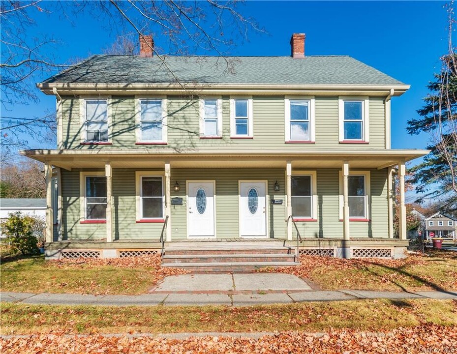 2 Cottage St in Warwick, NY - Foto de edificio