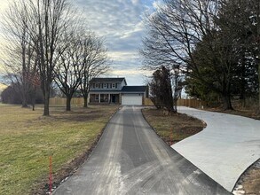 8106 Warner Rd in Saline, MI - Building Photo - Building Photo