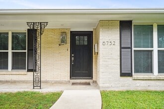 6752 Fleur De Lis Dr in New Orleans, LA - Building Photo - Building Photo