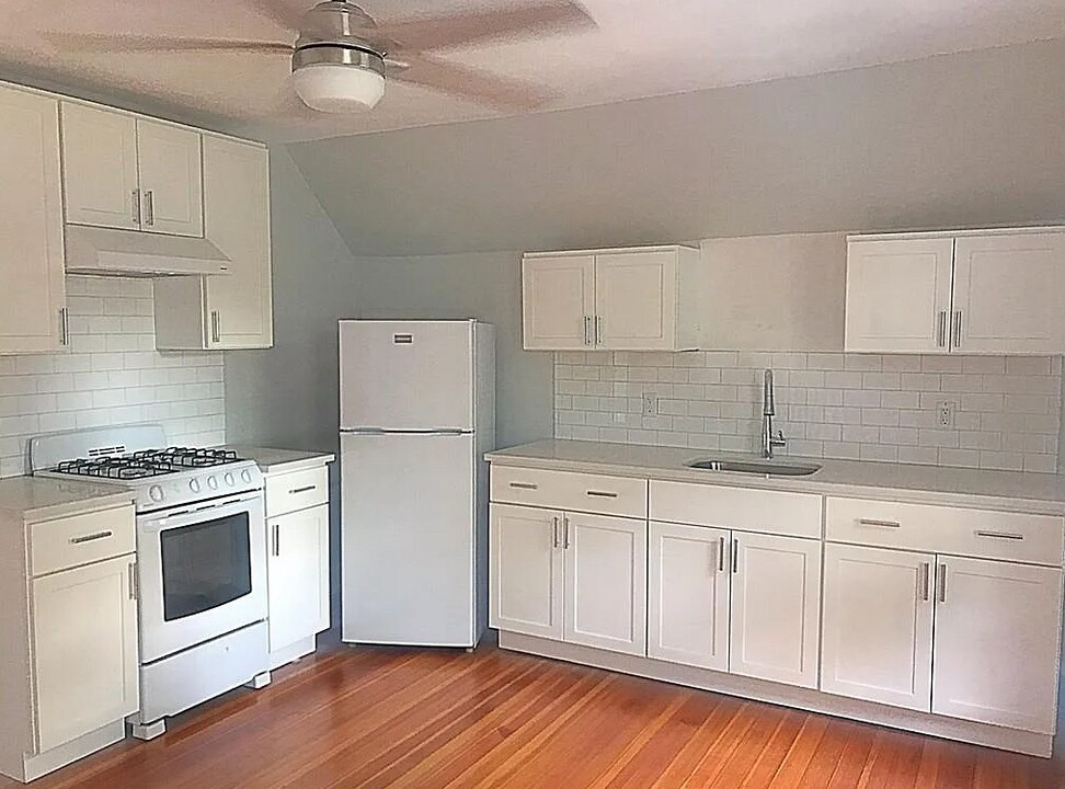 124 Grant Ave, Unit 3 in Medford, MA - Building Photo