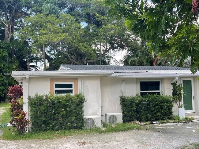 4681 SW 33rd Ave in Fort Lauderdale, FL - Building Photo - Building Photo