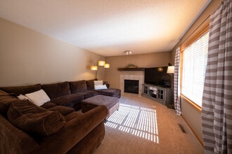 17473 Hayes Ave in Lakeville, MN - Building Photo - Building Photo