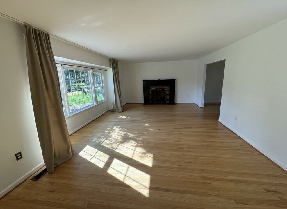 8735 Rudderow Ave in Pennsauken, NJ - Building Photo