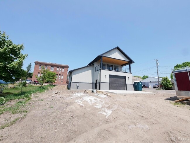 1002 Minnesota St in Hancock, MI - Building Photo - Building Photo