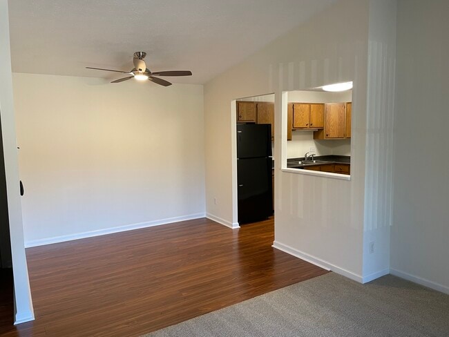 7235 Creekview Dr, Unit 12 in Cincinnati, OH - Foto de edificio - Building Photo