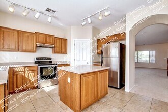 935 E Blue Spruce Ln in Gilbert, AZ - Foto de edificio - Building Photo