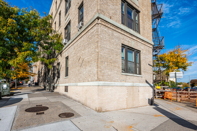 563 Howard Ave in Brooklyn, NY - Building Photo - Building Photo