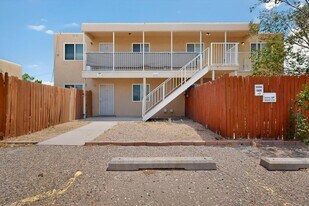 225 Hanosh Ct SE in Albuquerque, NM - Building Photo
