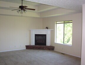 3195 Creekside Dr S in Springfield, MO - Foto de edificio - Building Photo