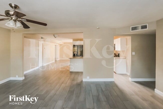 9214 N 36th Dr in Phoenix, AZ - Foto de edificio - Building Photo