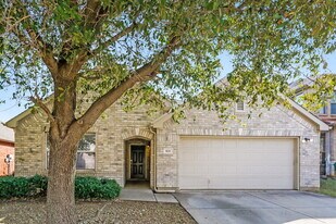 821 Bee Creek Ln in Fort Worth, TX - Building Photo