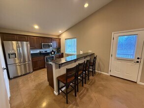 1409 Paris Rd in Columbia, MO - Foto de edificio - Building Photo