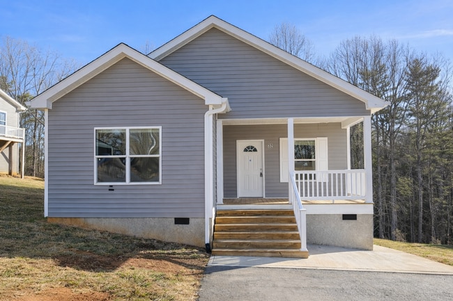 32 Indian Cp Rd in Weaverville, NC - Building Photo - Building Photo