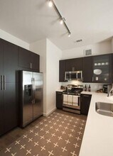7600 Kirby Dr in Houston, TX - Building Photo - Building Photo