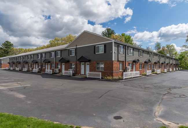 Oakwood Terrace in Westfield, MA - Foto de edificio - Building Photo