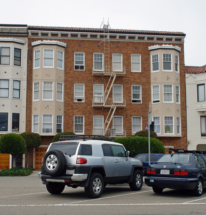 3711 Fillmore St in San Francisco, CA - Building Photo