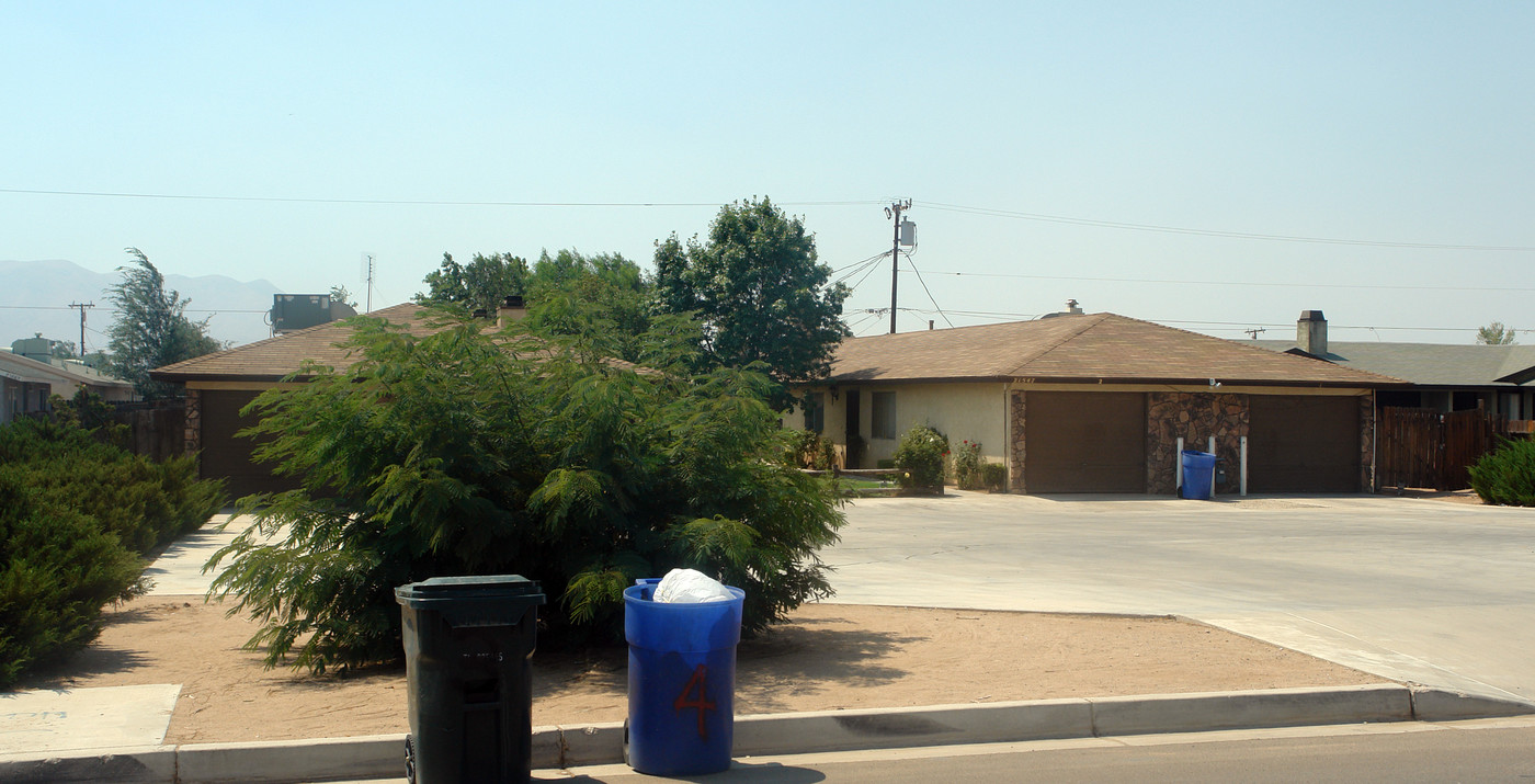 21547 Bear Valley Outer Hwy in Apple Valley, CA - Building Photo