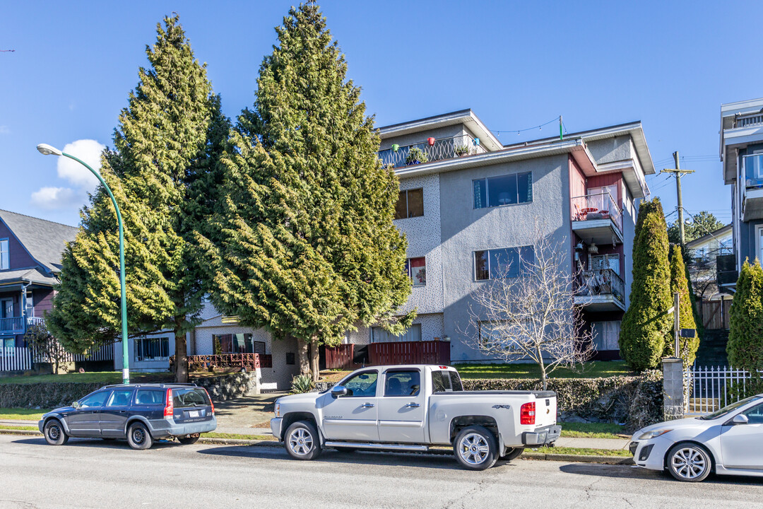 2184 Wall St in Vancouver, BC - Building Photo