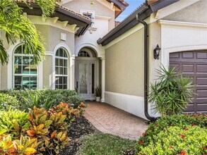 7864 Valencia Ct in Naples, FL - Building Photo - Building Photo