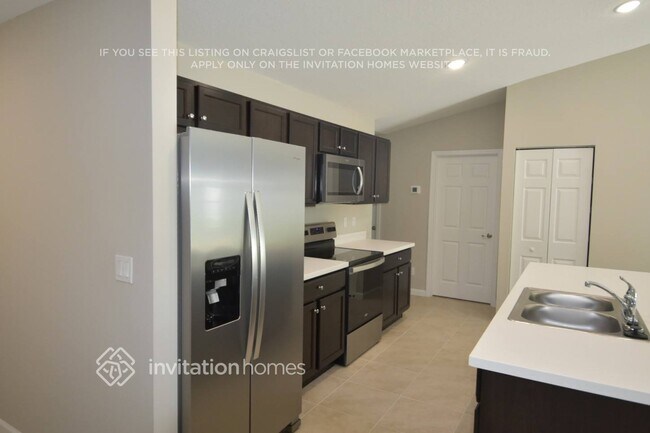 1814 SE Genaro Terrace in Port St. Lucie, FL - Foto de edificio - Building Photo