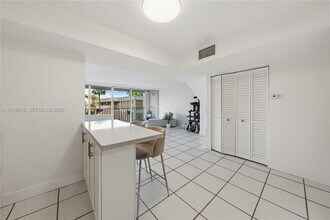 9210 Fontainebleau Blvd in Miami, FL - Building Photo - Building Photo