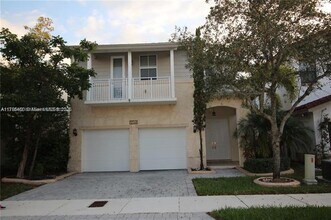 10564 NW 70th Ln in Doral, FL - Building Photo - Building Photo