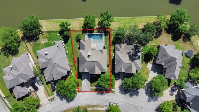 30214 Vinebriar Dr in Spring, TX - Building Photo - Building Photo