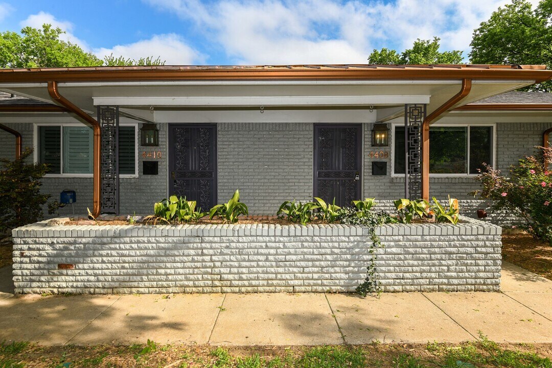 4406 Granbury Rd in Fort Worth, TX - Building Photo