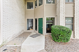 31993 W 12 Mile Rd, Unit 101 in Farmington Hills, MI - Building Photo - Building Photo