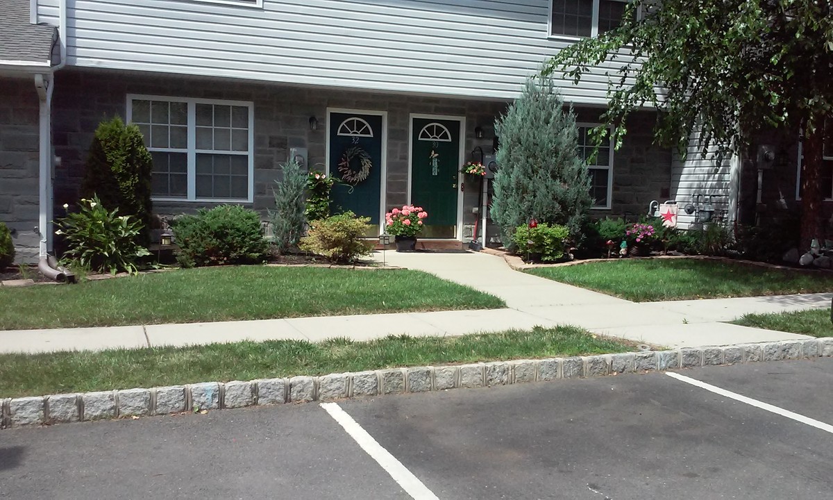 Vintage Court Apartments in Hamilton, NJ - Building Photo