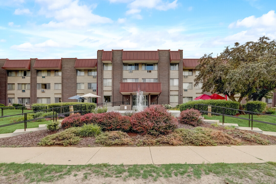 Parkside Senior Apartments in Milwaukee, WI - Foto de edificio