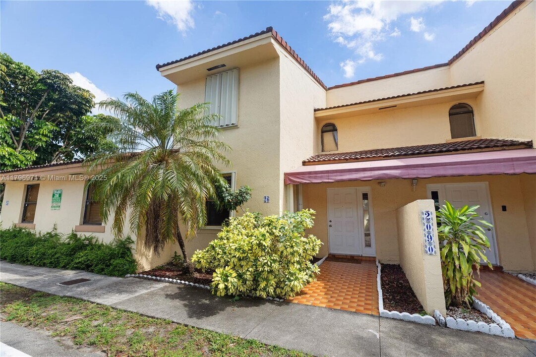 2090 SW 122nd Ave in Miami, FL - Building Photo