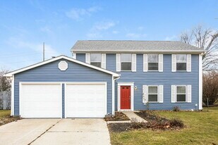 8332 Castle Ridge Ln in Indianapolis, IN - Building Photo