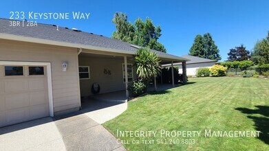 233 Keystone Way in Eagle Point, OR - Building Photo - Building Photo