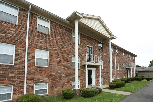 Williamsburg Apartments in Louisville, KY - Building Photo - Building Photo