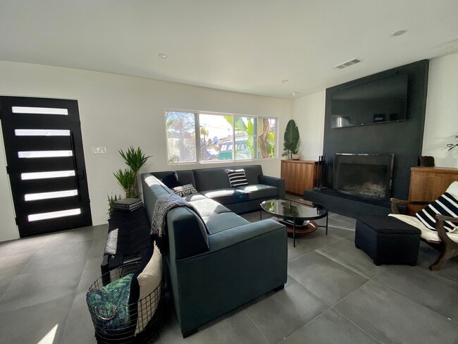 2009 Warfield Ave, Unit 2009 B in Redondo Beach, CA - Building Photo - Building Photo