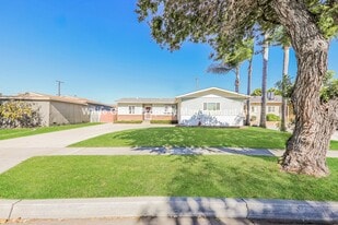 1537 W Olive Ave in Fullerton, CA - Building Photo