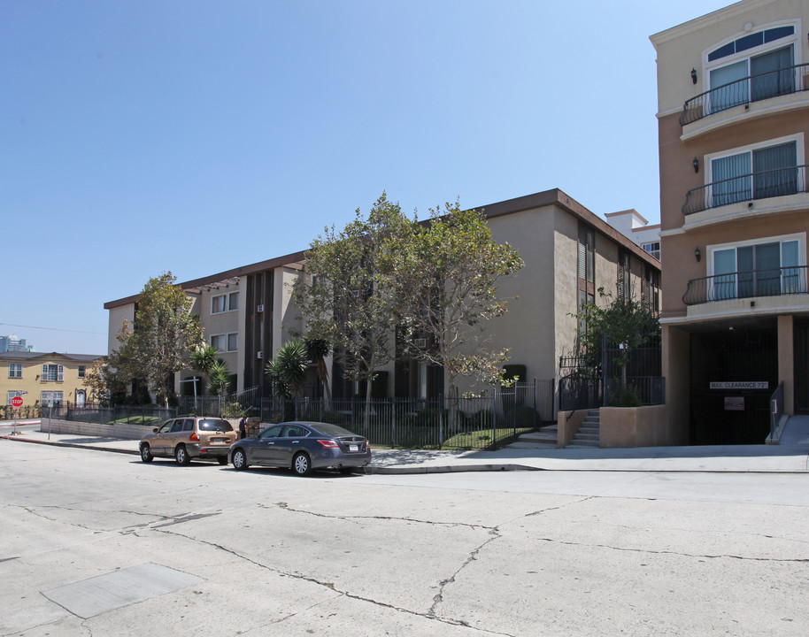 St Andrews Place in Los Angeles, CA - Foto de edificio