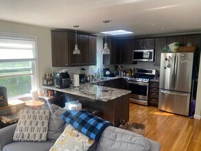 72 6th St, Unit 2 in Cambridge, MA - Building Photo - Building Photo