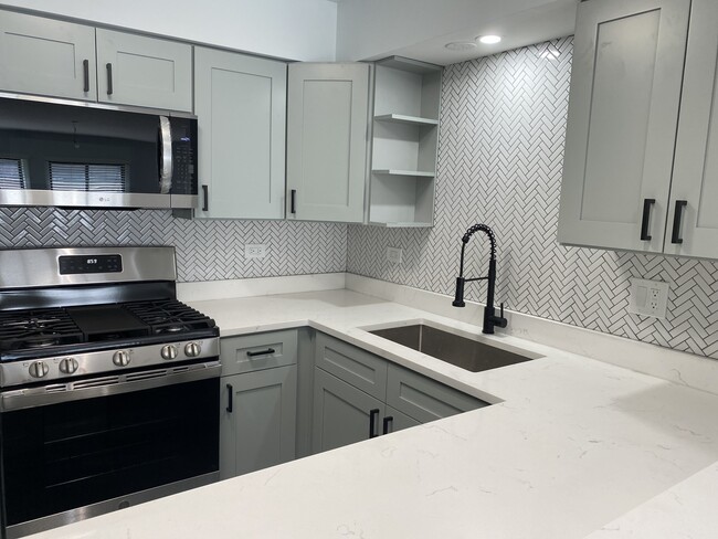property at 1455 W Fullerton Ave