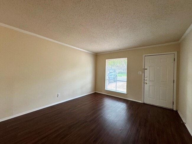 5905 Burrough Dr in Austin, TX - Building Photo - Building Photo