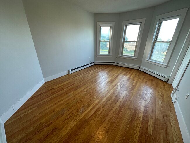857 E 1st St, Unit 2 in Boston, MA - Building Photo - Building Photo