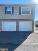 124 Mortimer St in Dunmore, PA - Building Photo - Building Photo