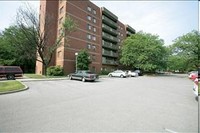 California Square in Louisville, KY - Foto de edificio - Building Photo