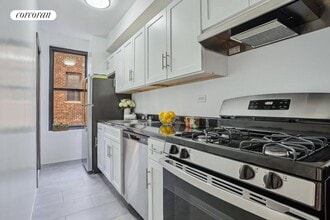 200 W 16th St in New York, NY - Foto de edificio - Building Photo