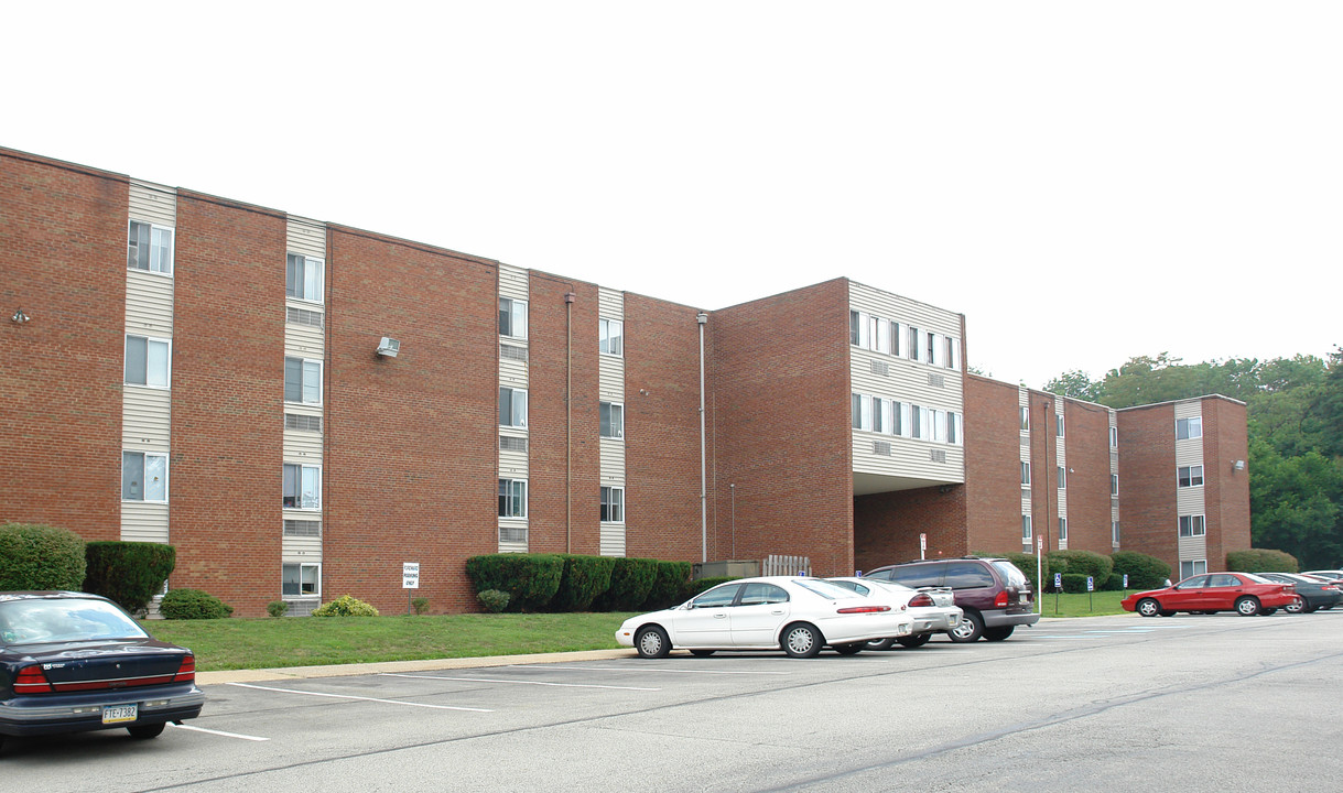 Villa Riviera Apartments in Allison Park, PA - Foto de edificio